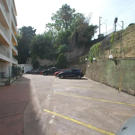 Menton: 3 Pieces Bord De Avec Piscine Et Garage - Fr-1-196-364 Menton